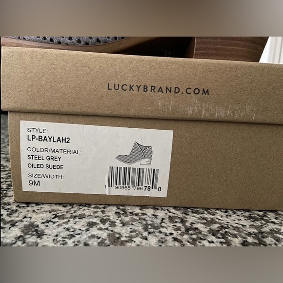 Lucky Brand Baylah2 Steel Grey Oiled
Suede Booties Size 9 - Picture 3 of 9